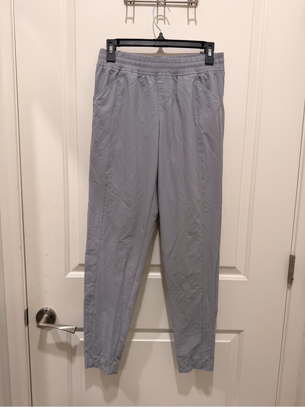 The North Face Athletic
Pants Size 4 Gray Joggers
Activewear